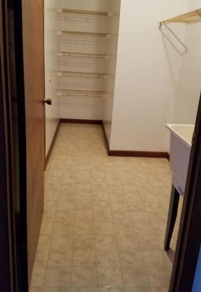 436 Chapel Dr