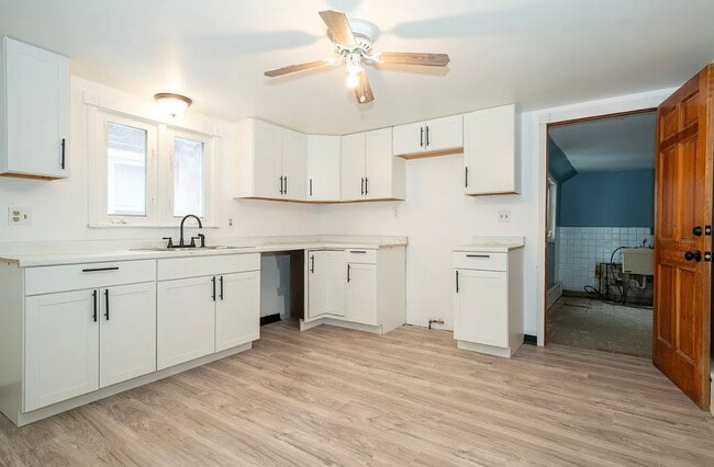 Photo - 166 Barnard St