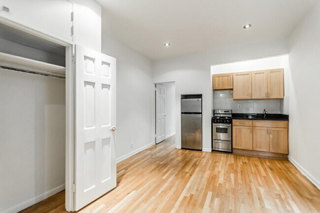 Building Photo - 1441 York Ave Unit 3RN Rental