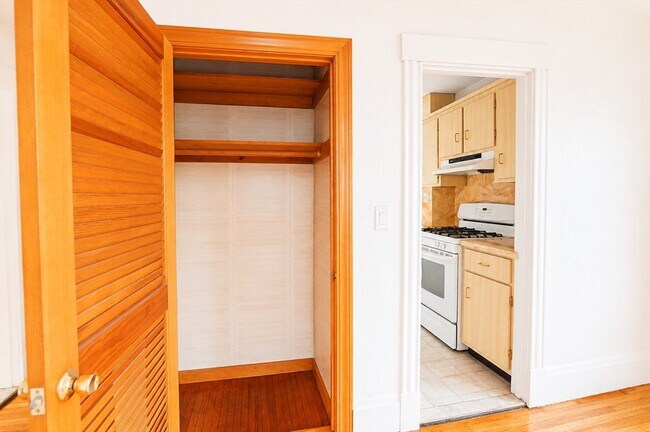 53 Sycamore St Unit 2