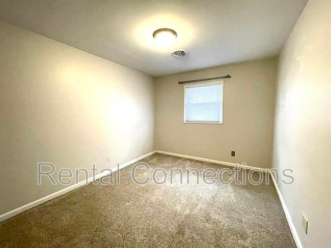 Photo - 8972 IL-13 Unit .