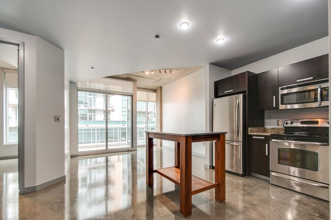 Living Room - 600 12th Ave S Unit 816