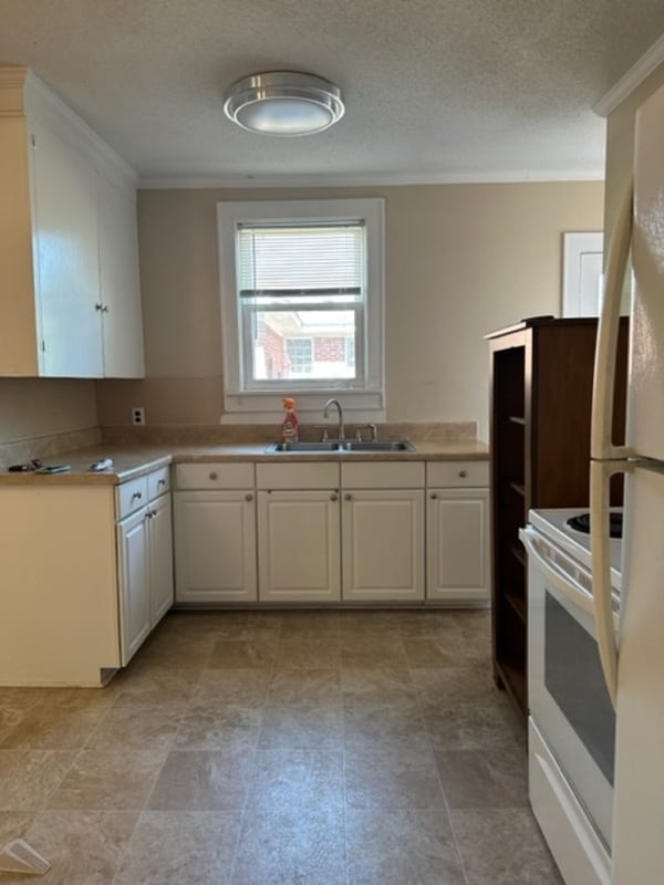 Photo - 705 Michaelmas Ave