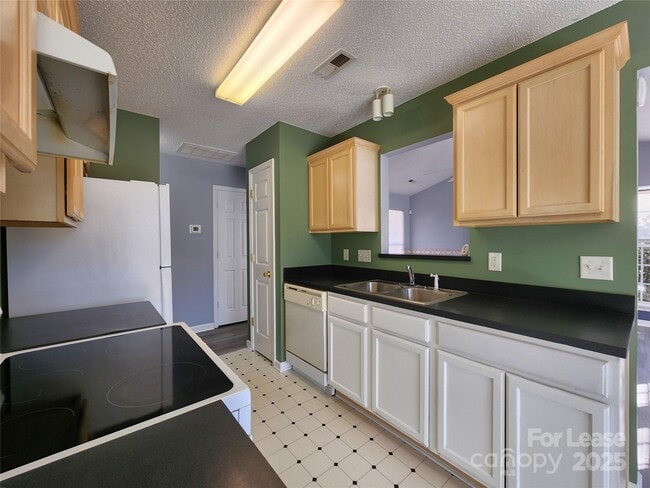 Photo - 4958 Astonshire Ln