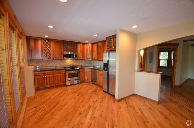 Building Photo - 471 High Point Dr Unit Upstairs Rental