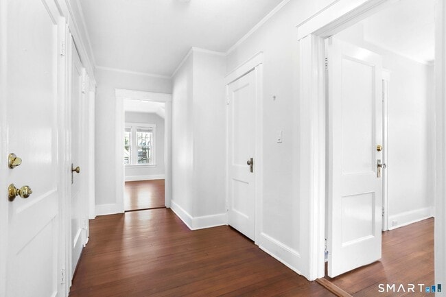 Photo - 1872 Bedford St