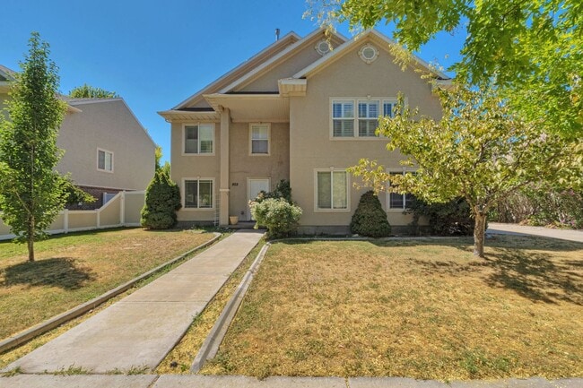Building Photo - Beautiful 2 Story Home w attached 2 car ga...