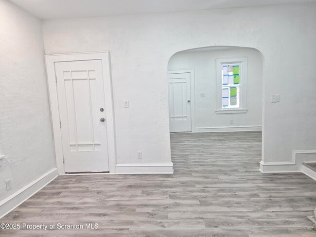 Photo - 1758 Wayne Ave