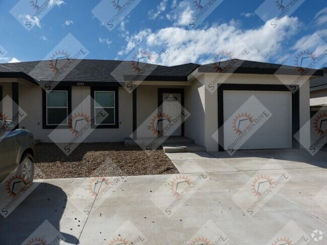 Building Photo - Modern 2 BED 2 BATH duplex Rental