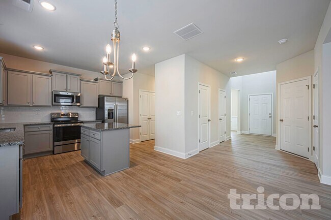 Photo - 501 Slyfox Ln