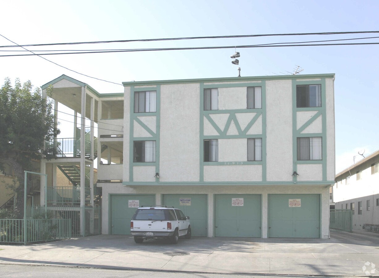 Photo - 11943 Grevillea Ave