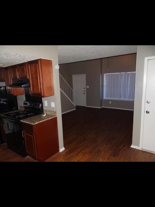 Parc Lake / Bay Shore Village Apartments For Rent in Lewisville, TX