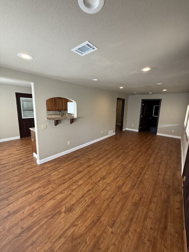 Photo - "Charming 2-Bed Oasis in Westminster – Cozy Living"
