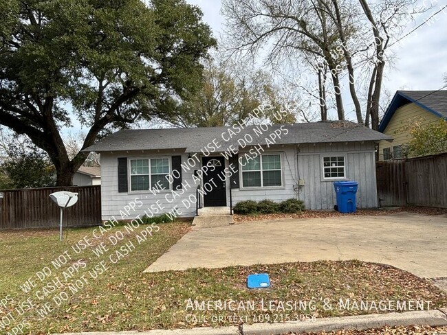 Updated 3 bed/1 bath Charmer located close... - Updated 3 bed/1 bath Charmer located close... House