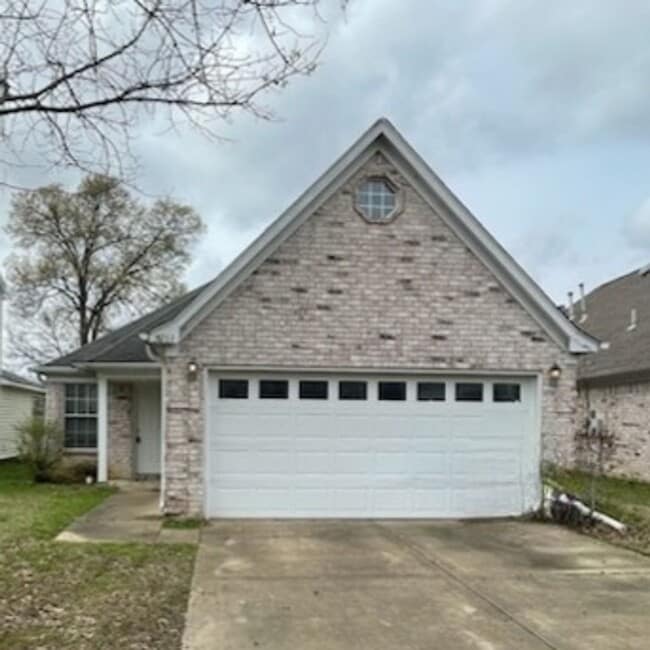 Building Photo - Villas of Northcreek