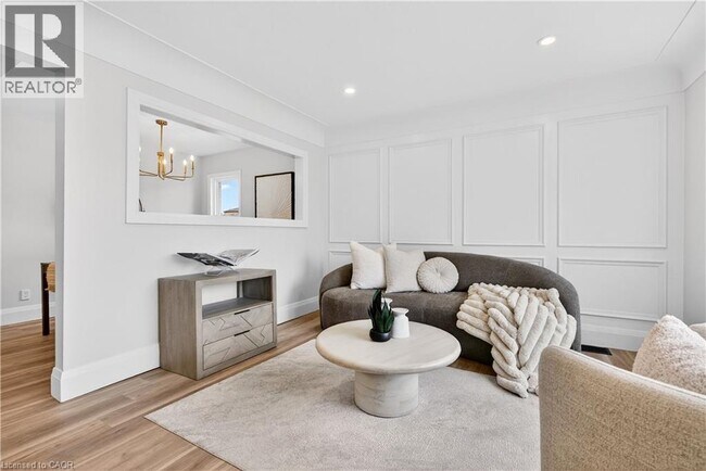 Photo - 330 E 15th St