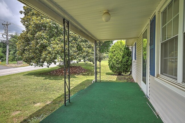 Photo - 2207 Buckingham Rd