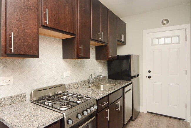 735 W Brompton Ave Unit 93