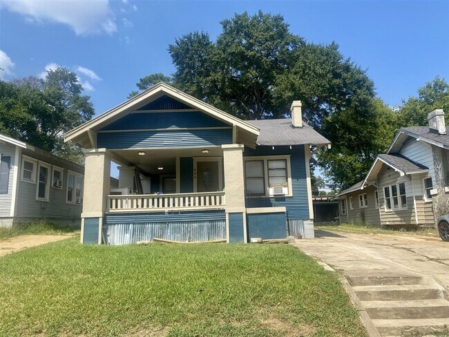 Photo - Restored 3 br 2 ba Craftsman style Home fo...