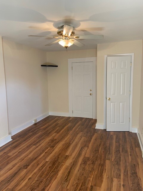 Bedroom/Living Space - 228 W Barnard St Unidad 4