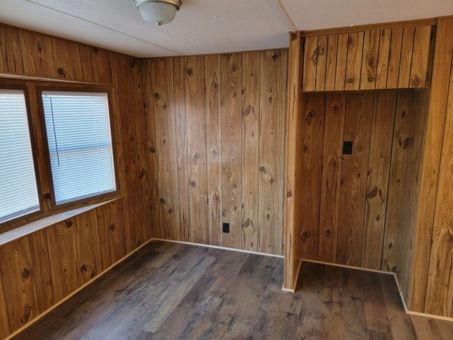 Photo - 1692 Williams Dr