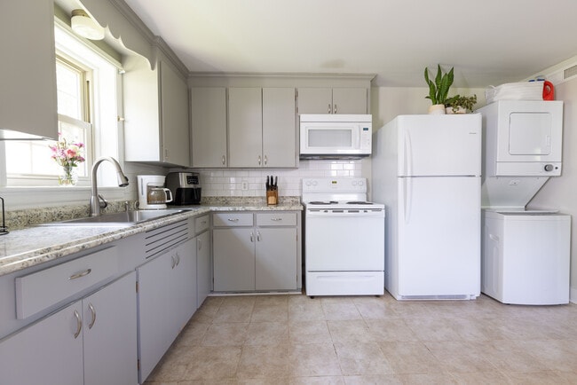 Photo - 204 Connecticut Ave