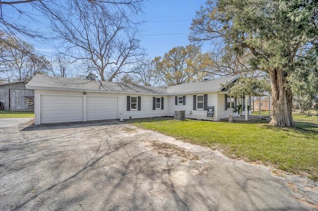 Photo - 4255 State Highway 323 W