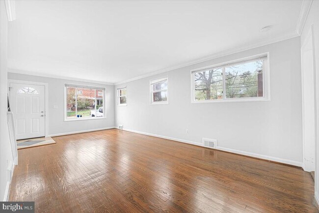 Photo - 5225 59th Ave