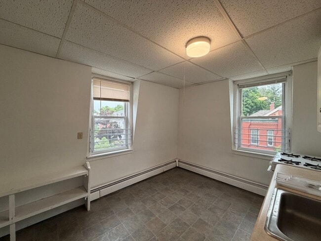 4 Park St Unit 3