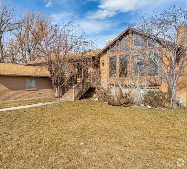 Building Photo - 1222 W Shields Ln Rental