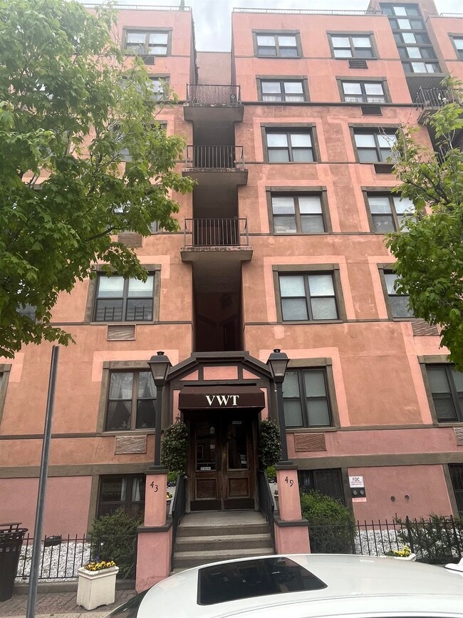 Building Photo - 43-49-49 Van Wagenen Ave Unit 5D