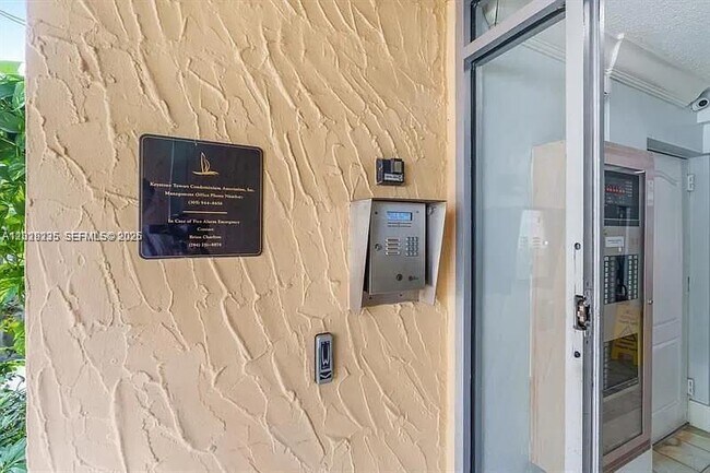 Photo - 2000 NE 135th St Unit 609