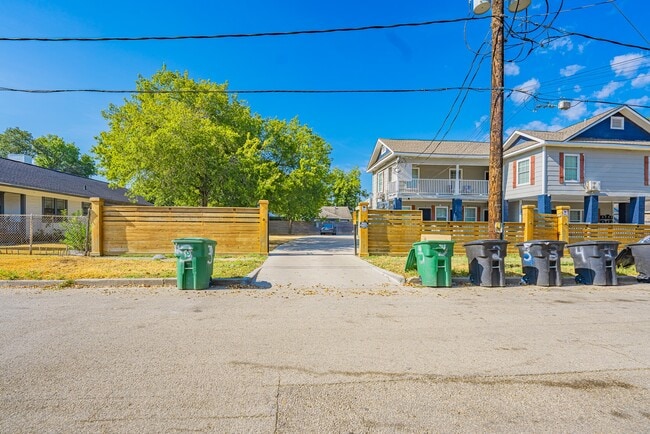 Building Photo - 7124 Avenue F Unit 2