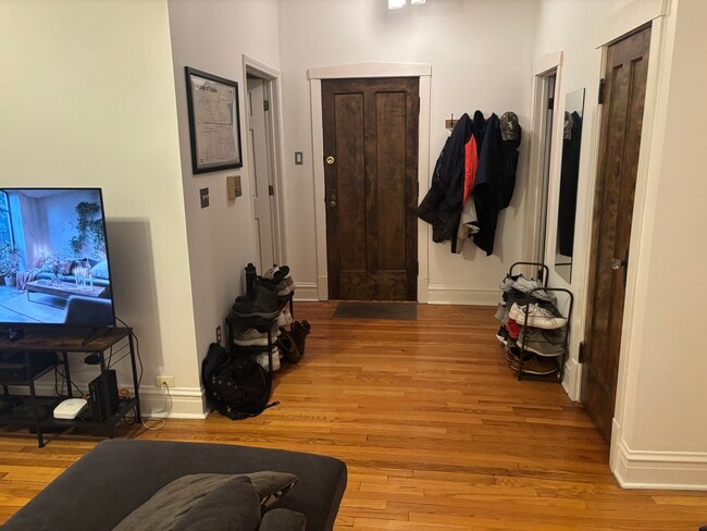 Photo - 1319 W Addison St Unit 1B