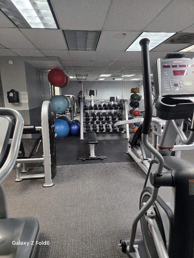 Fitness Center - 6030 N Sheridan Rd Unit 1104