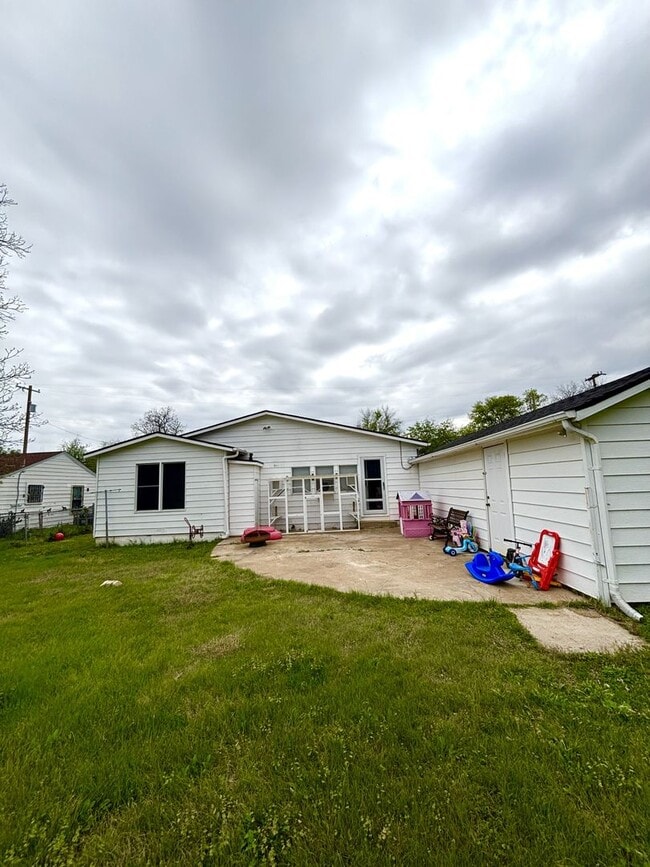 Photo - Updated 3-bedroom house with HUGE YARD!!