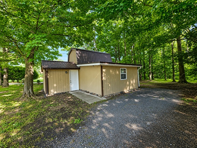 Photo - 1084 Yale Farm Rd