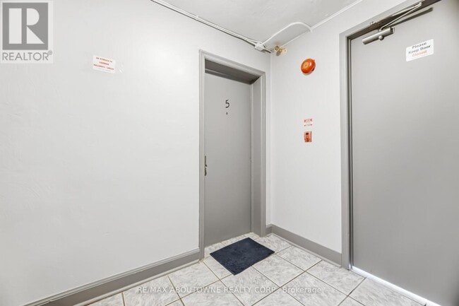 Photo - 1047 Churchill Ave