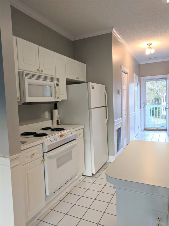 Photo - 670 Riverwalk Dr