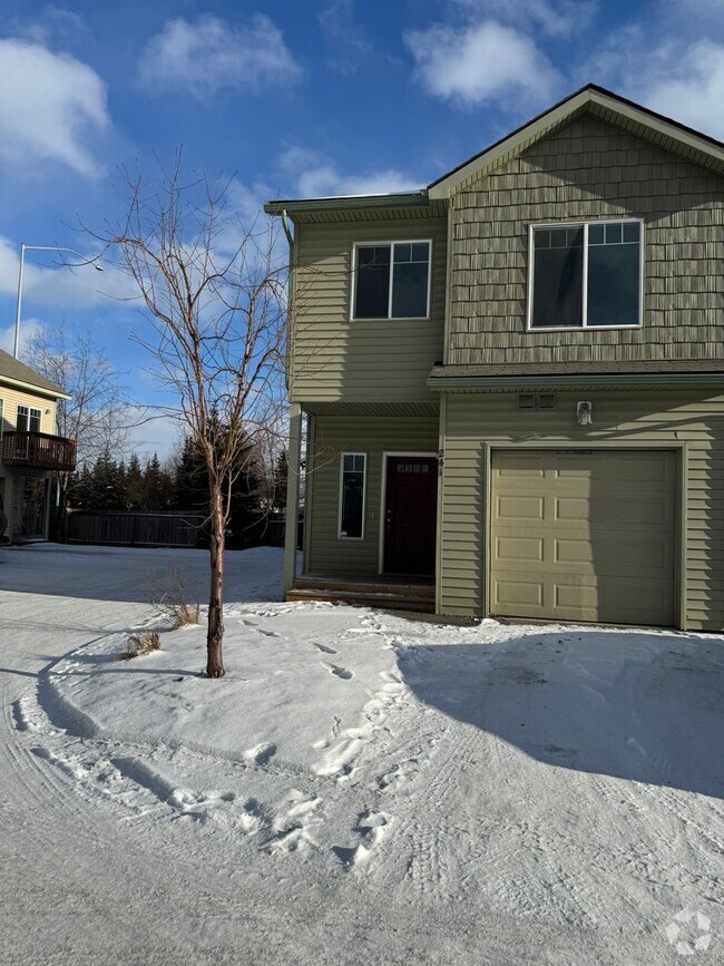 Building Photo - 3 bedroom in desirable East side neighborhood Rental