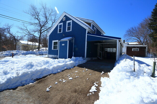 Building Photo - 140 Hartt Ave Rental