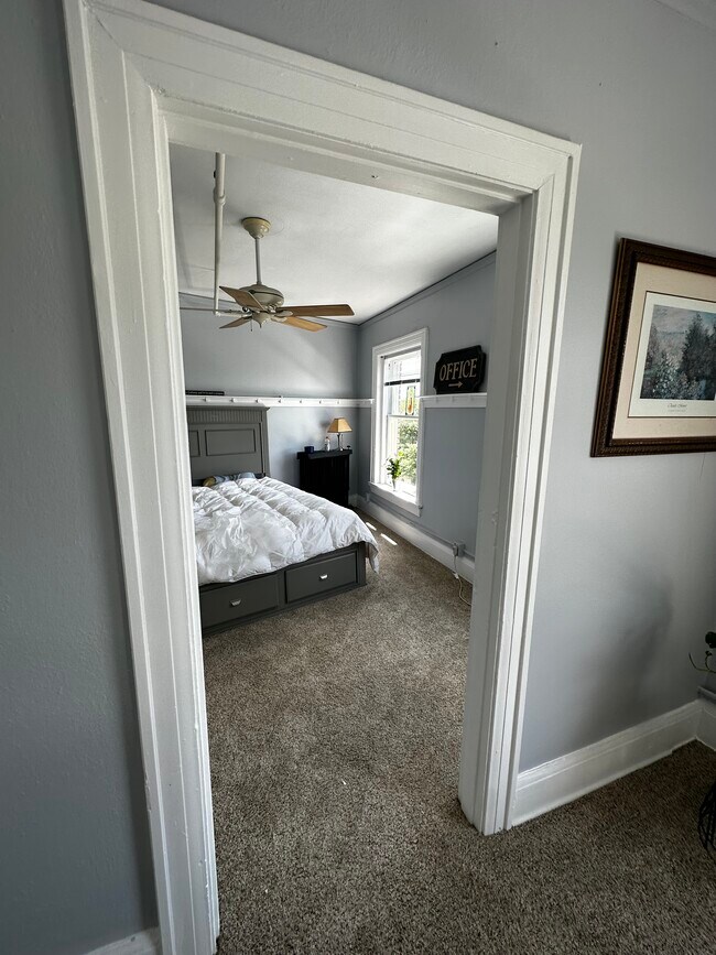 Photo - 607 E 5th St