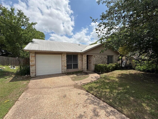 Photo - 1109 Village Green Dr