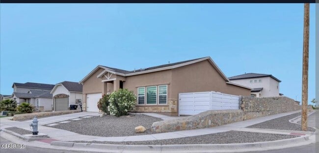 13729 Lago Vista Ave