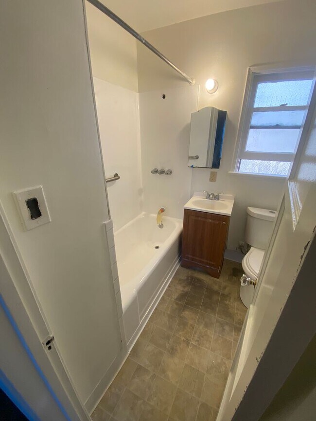 203 W Cypress St Unit 205