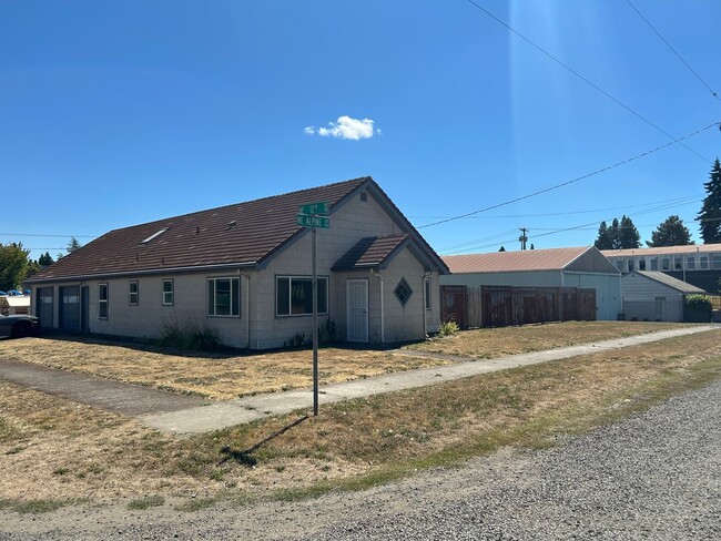 Photo - 1186 NE Alpine Ave