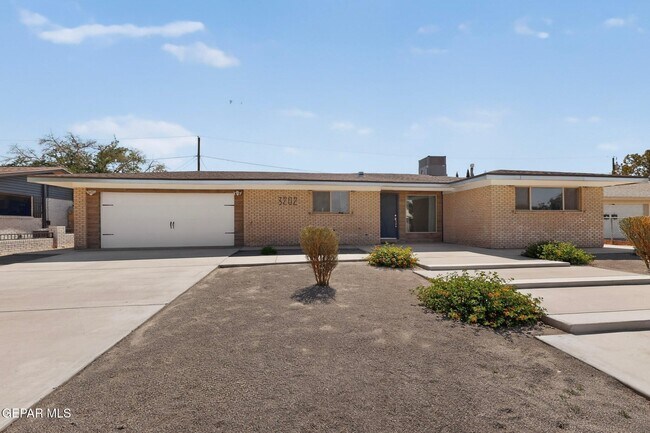 Photo - 3202 Killkenny St