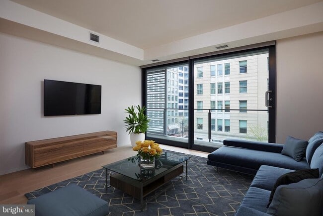 Photo - 925 H St NW Unit 409