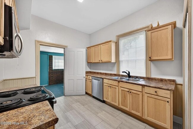Photo - 1102 Phillips St