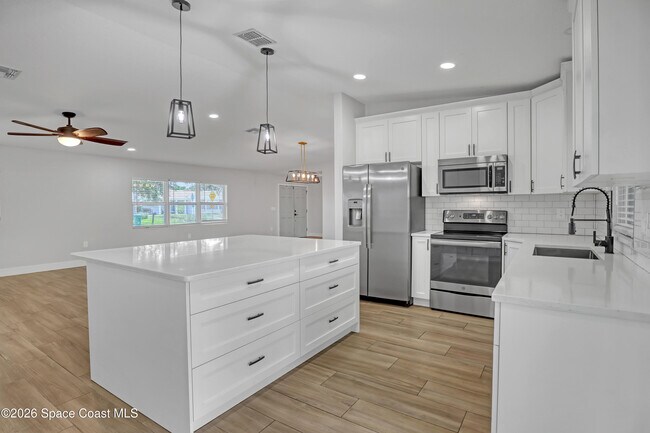 Photo - 580 Pine Tree Dr